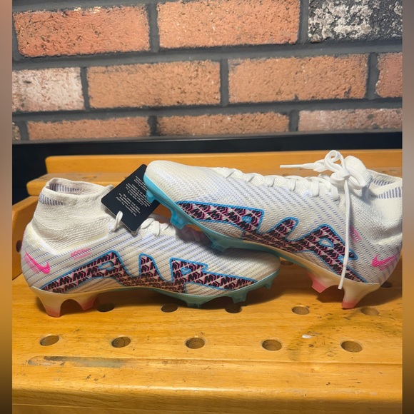 Athletic_Shoes